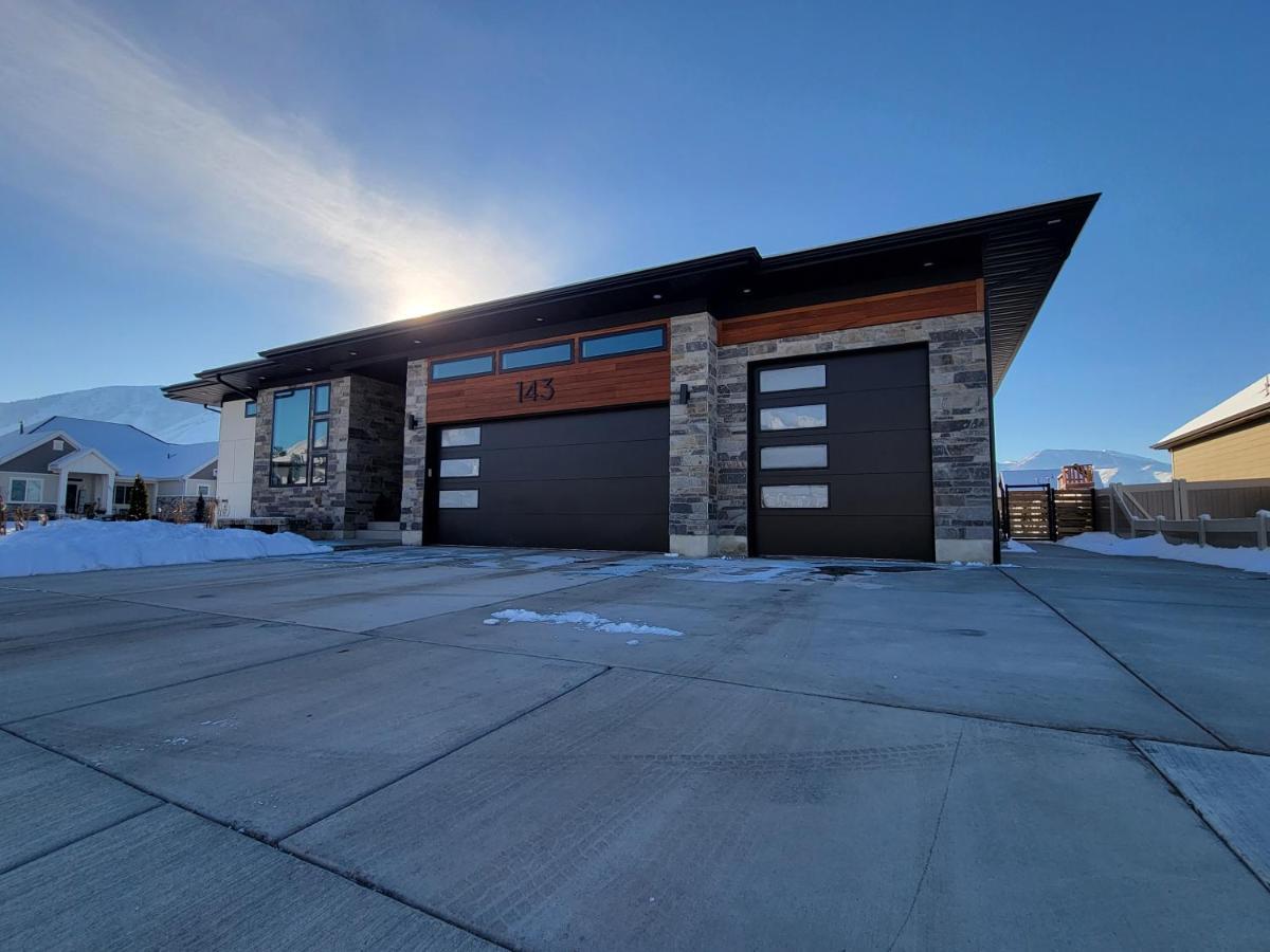 Spacious & Modern Apartment, Close To Universities And Mountains Mapleton Exterior photo